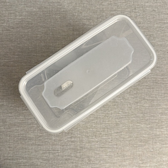 🥣 Frigidaire Lock Top Cereal Holder - Picture 2 of 10